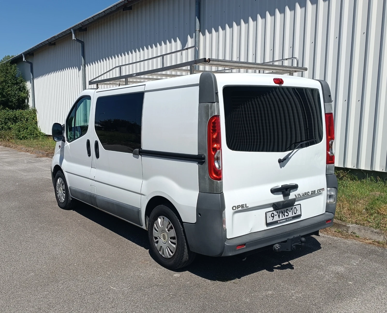 Opel Vivaro 2.5 CDTI 2011г., снимка 5 - Бусове и автобуси - 55770250
