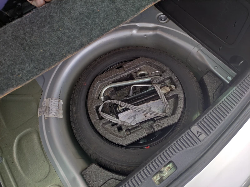 Skoda Roomster 1.2tsi/90кс Swiss, снимка 8 - Автомобили и джипове - 49911524