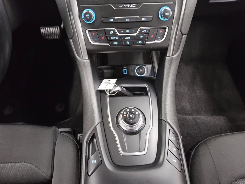 Ford Mondeo 2.0TURNIER/150HP/NAVI/CAM/AHK/AMBI/LED/KLESS/127g, снимка 9 - Автомобили и джипове - 51365381