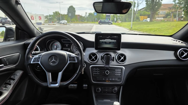 Mercedes-Benz CLA 220, снимка 9 - Автомобили и джипове - 51497384