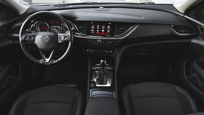 Opel Insignia Grand Sport 2.0d Innovation Automatic, снимка 12 - Автомобили и джипове - 51690678