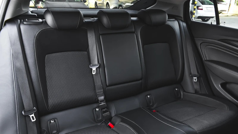 Opel Insignia Grand Sport 2.0d Innovation Automatic, снимка 11 - Автомобили и джипове - 51690678