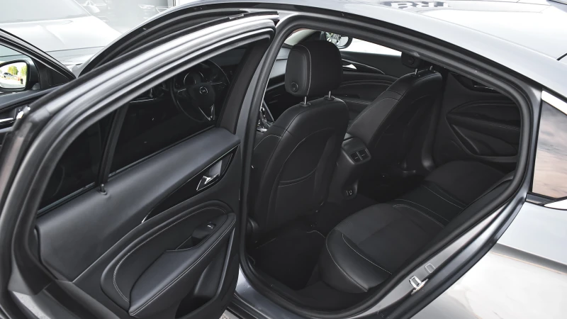 Opel Insignia Grand Sport 2.0d Innovation Automatic, снимка 9 - Автомобили и джипове - 51690678