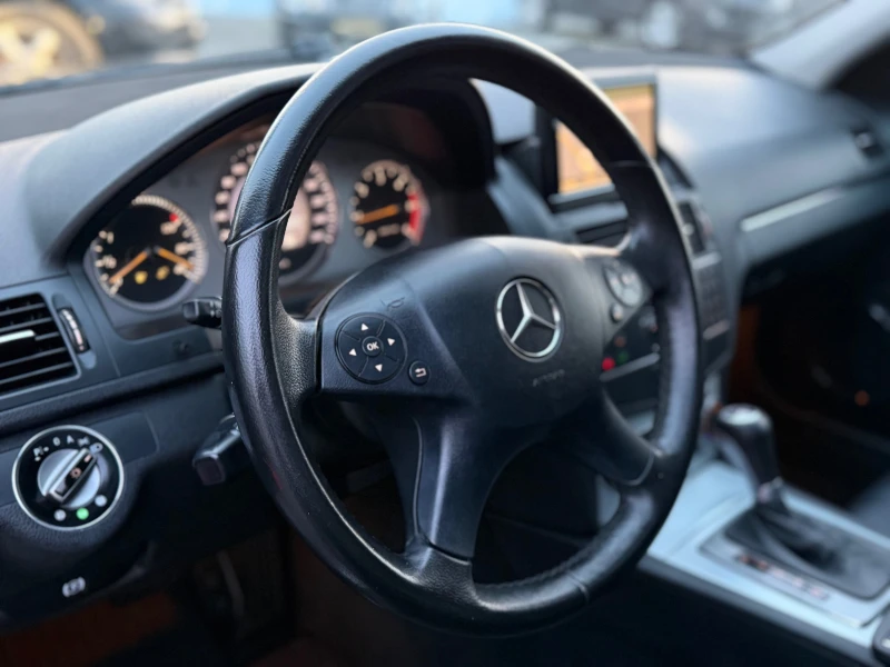 Mercedes-Benz C 220 * ИТАЛИЯ* 646* КОЖА* ЛЮК* НАВИГАЦИЯ* КСЕНОН* , снимка 15 - Автомобили и джипове - 52451631