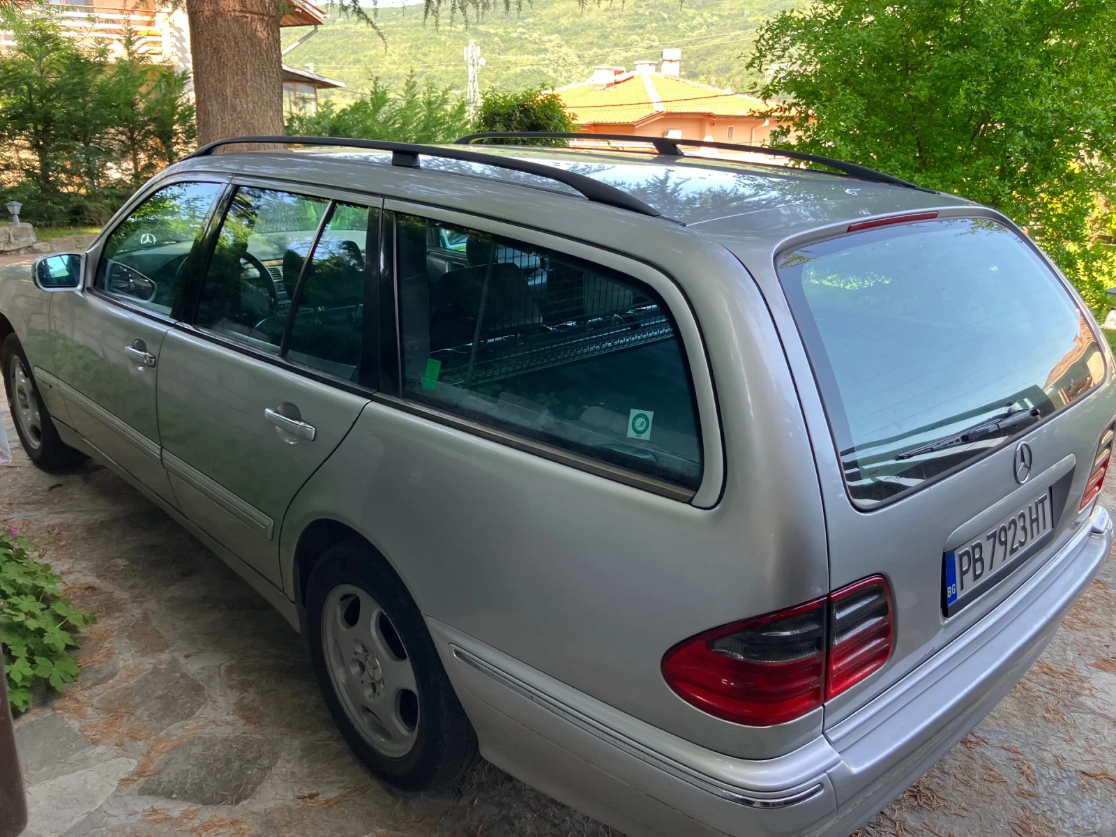 Mercedes-Benz E 220  - изображение 2