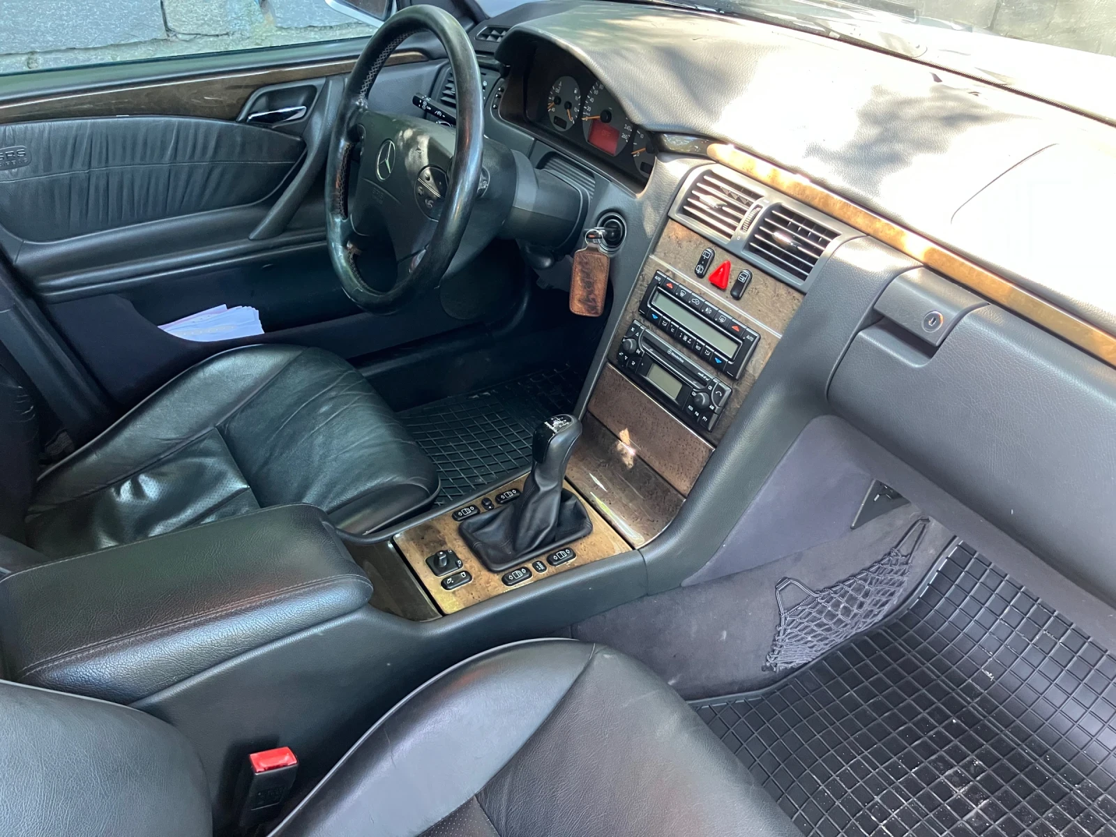 Mercedes-Benz E 220  - изображение 8