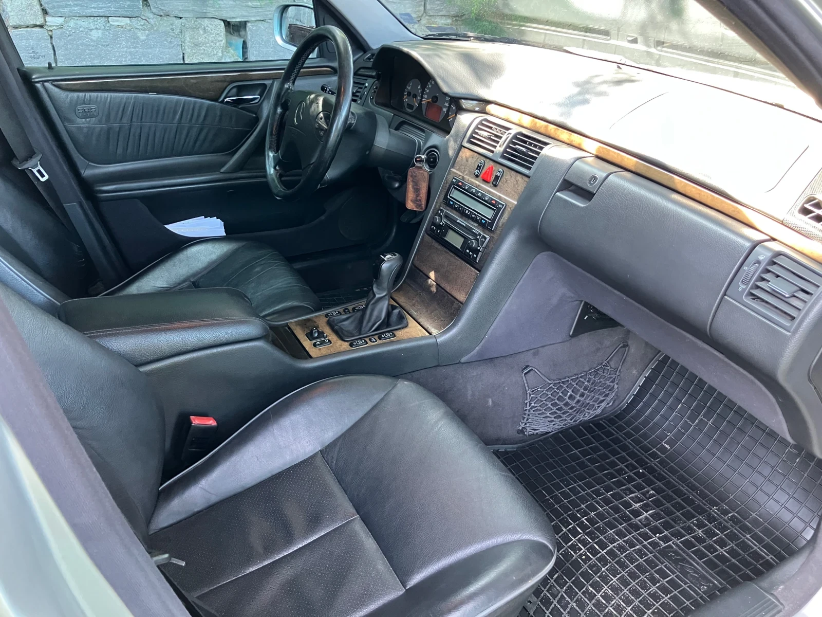 Mercedes-Benz E 220  - изображение 9