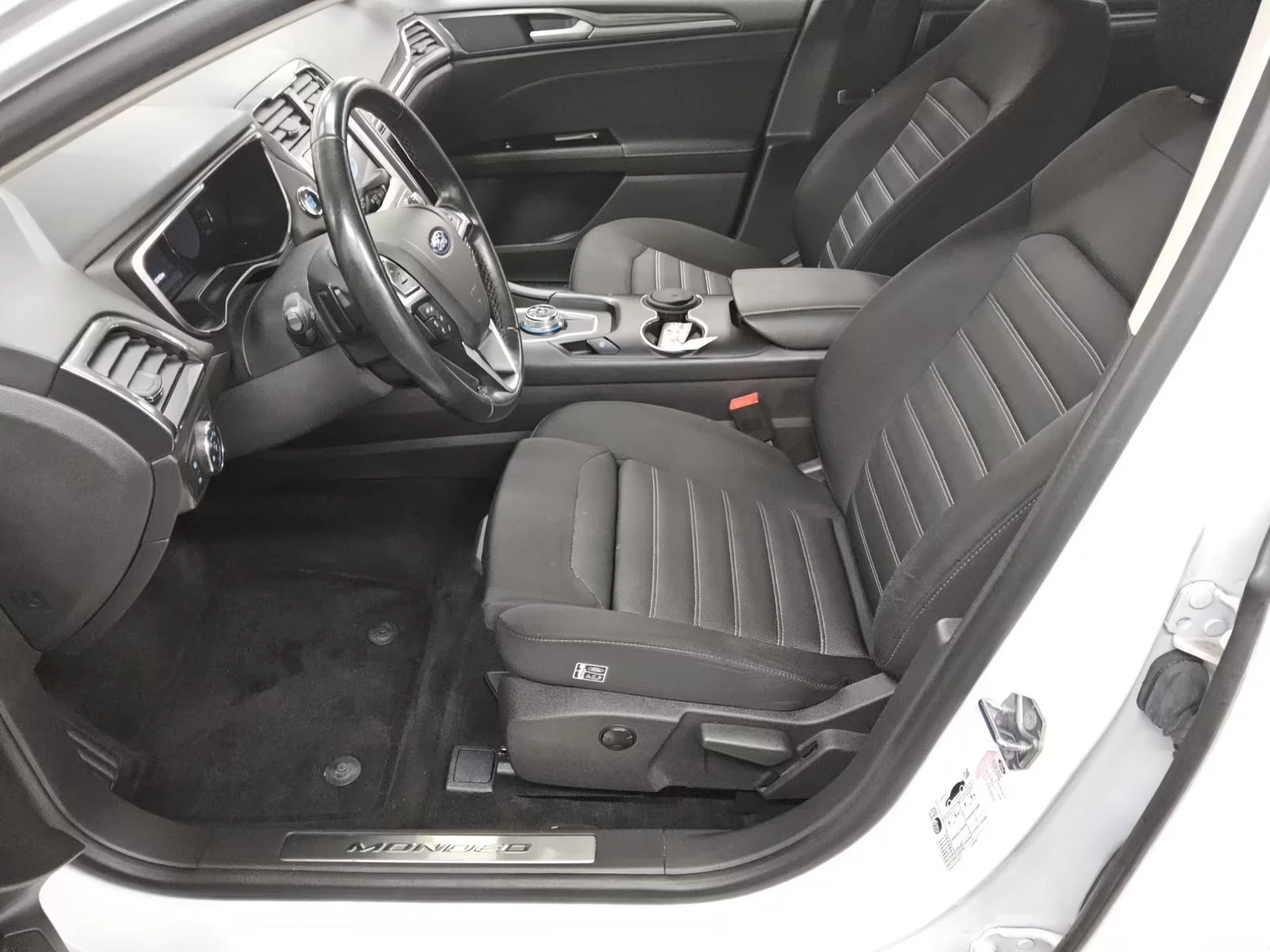 Ford Mondeo 2.0TURNIER/150HP/NAVI/CAM/AHK/AMBI/LED/KLESS/127g - изображение 6