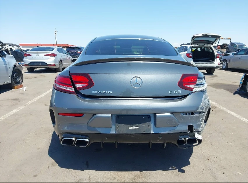 Mercedes-Benz C 63 AMG  - изображение 5