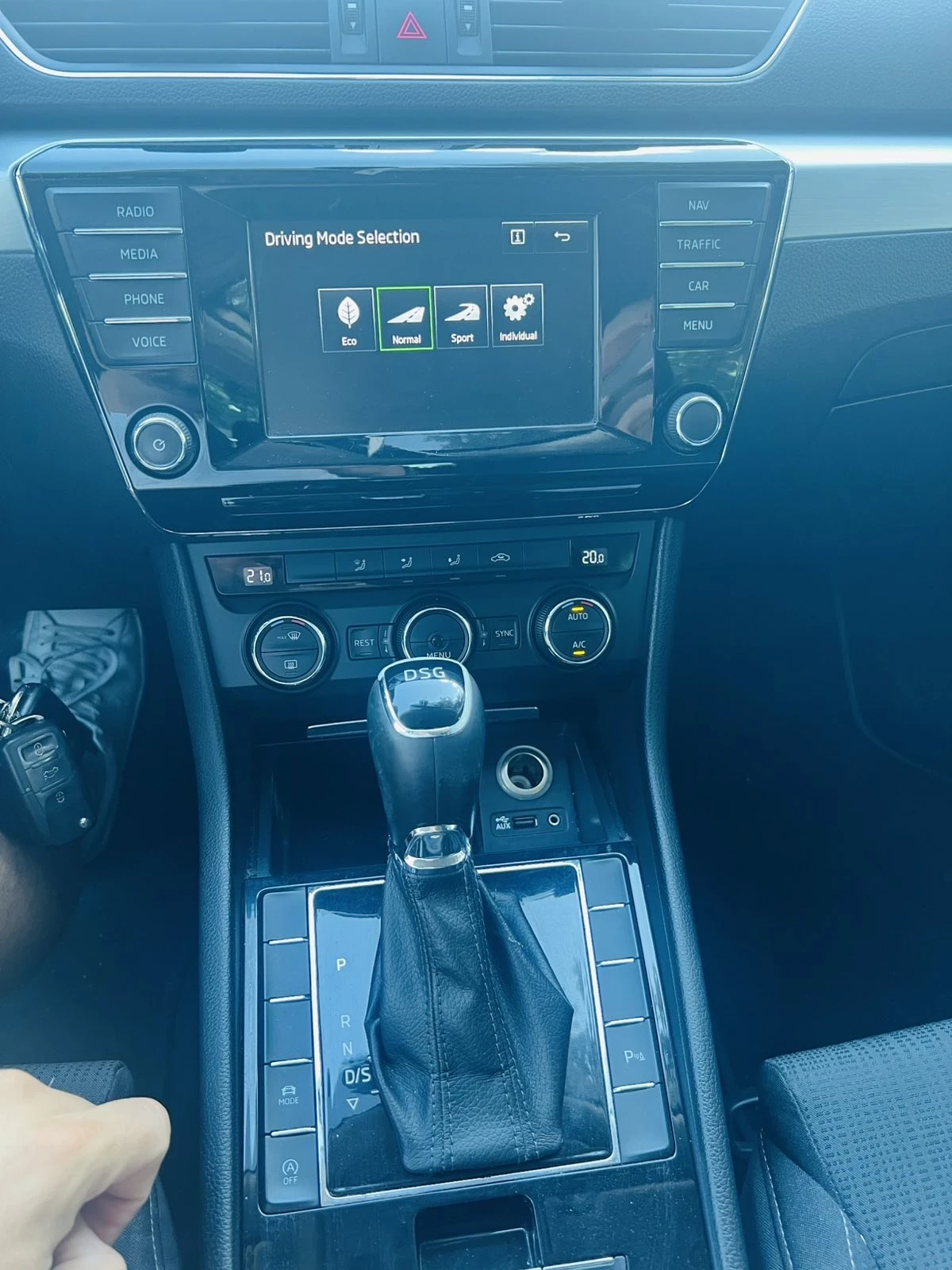 Skoda Superb 2.0 150 автомат, снимка 5 - Автомобили и джипове - 53739338