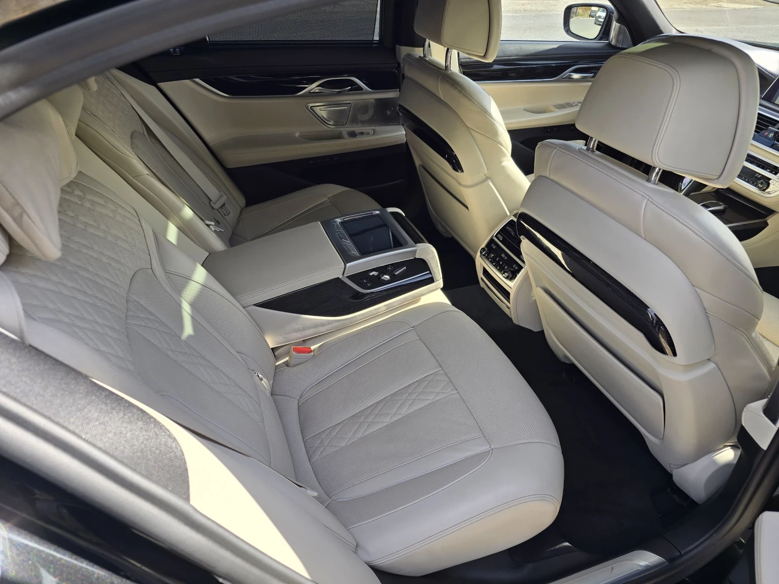 BMW 750 XDRIVE/LUXURY/BOWER AND WILKINSON SOUND/HEADUPFULL | Mobile.bg   11