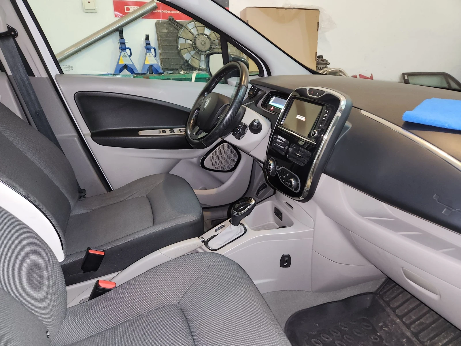 Renault Zoe R240, снимка 3 - Автомобили и джипове - 53900775