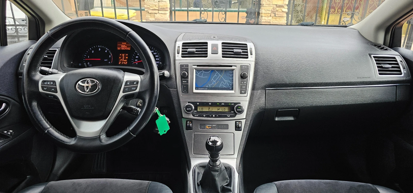 Toyota Avensis 2.0 D-4D, снимка 13 - Автомобили и джипове - 53928490