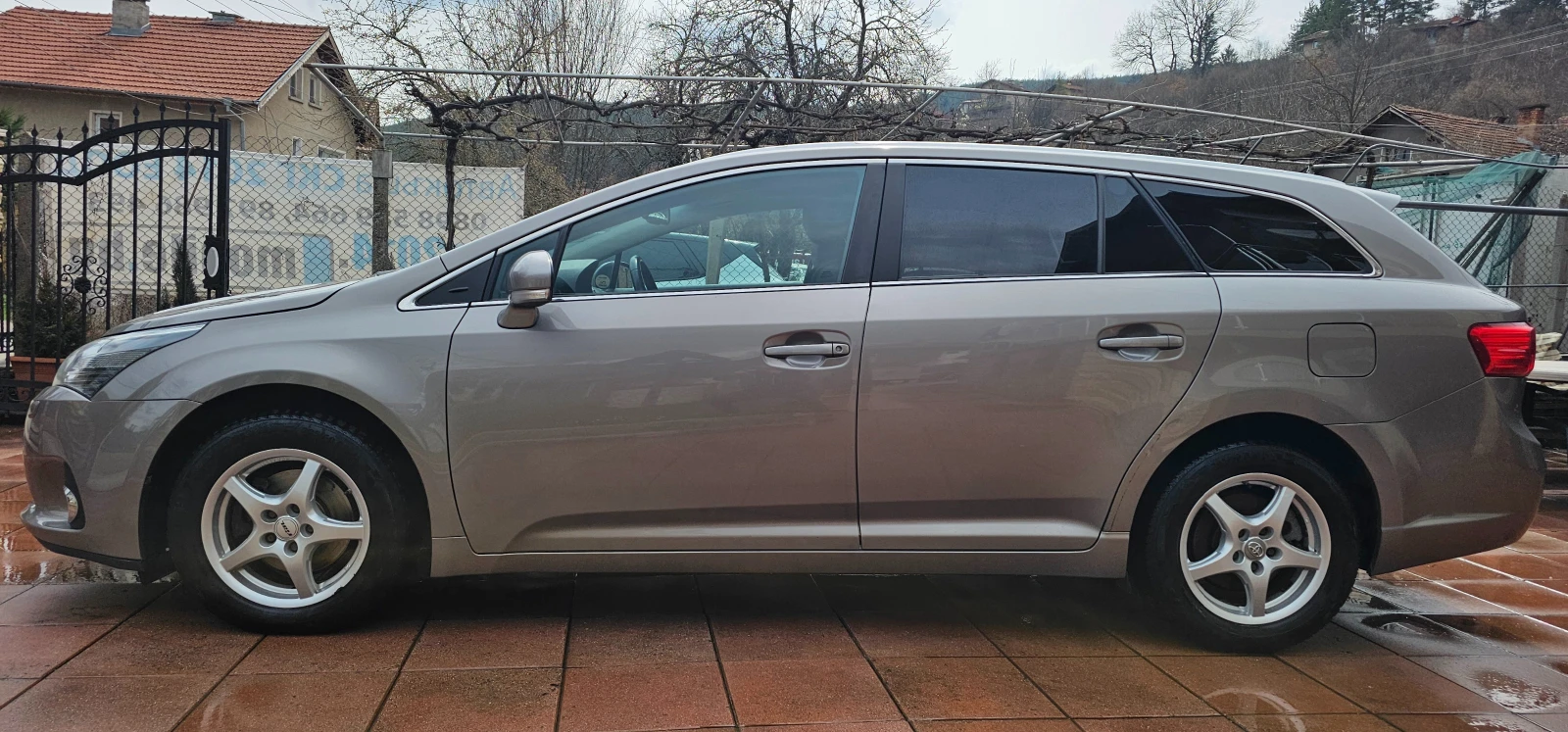 Toyota Avensis 2.0 D-4D, снимка 7 - Автомобили и джипове - 53928490