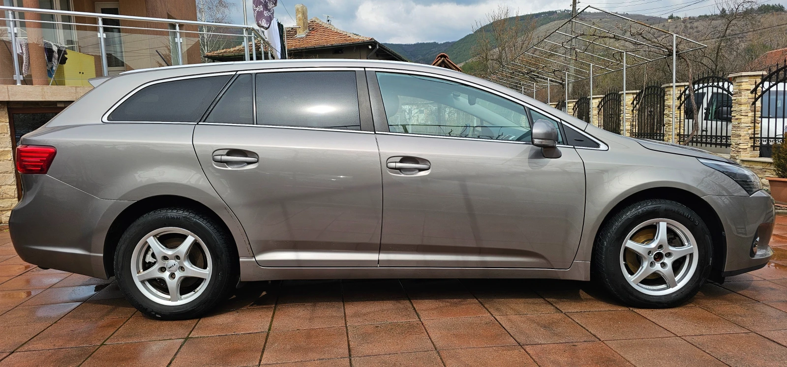 Toyota Avensis 2.0 D-4D, снимка 8 - Автомобили и джипове - 53928490