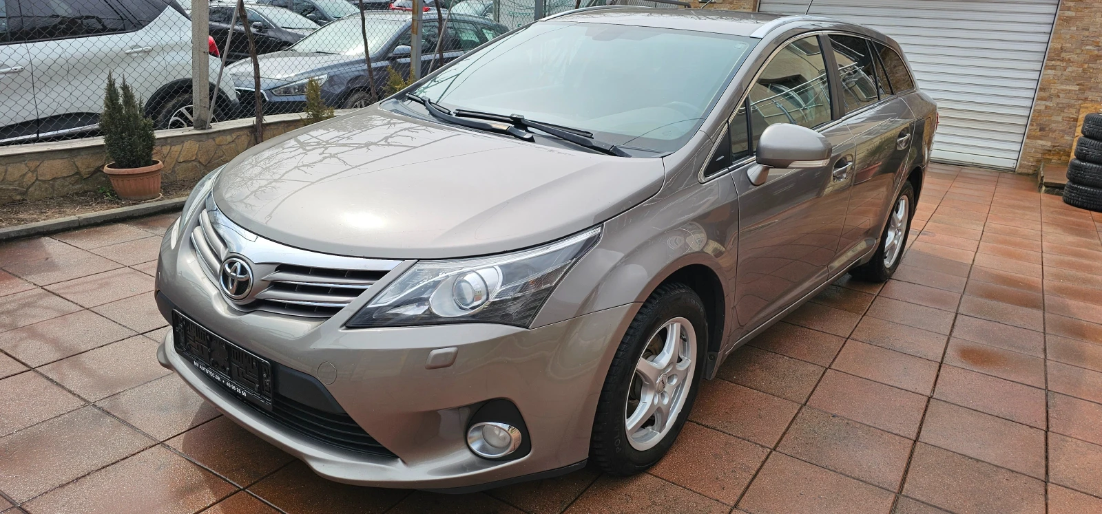 Toyota Avensis 2.0 D-4D, снимка 3 - Автомобили и джипове - 53928490