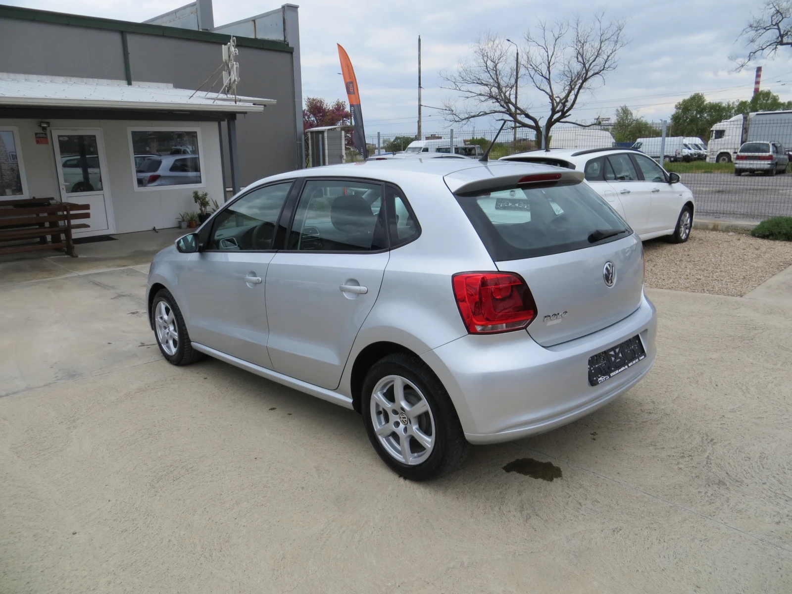 VW Polo 1.2i-СЕРВИЗНА ИСТОРИЯ-ЕВРО-5А, снимка 6 - Автомобили и джипове - 54385919