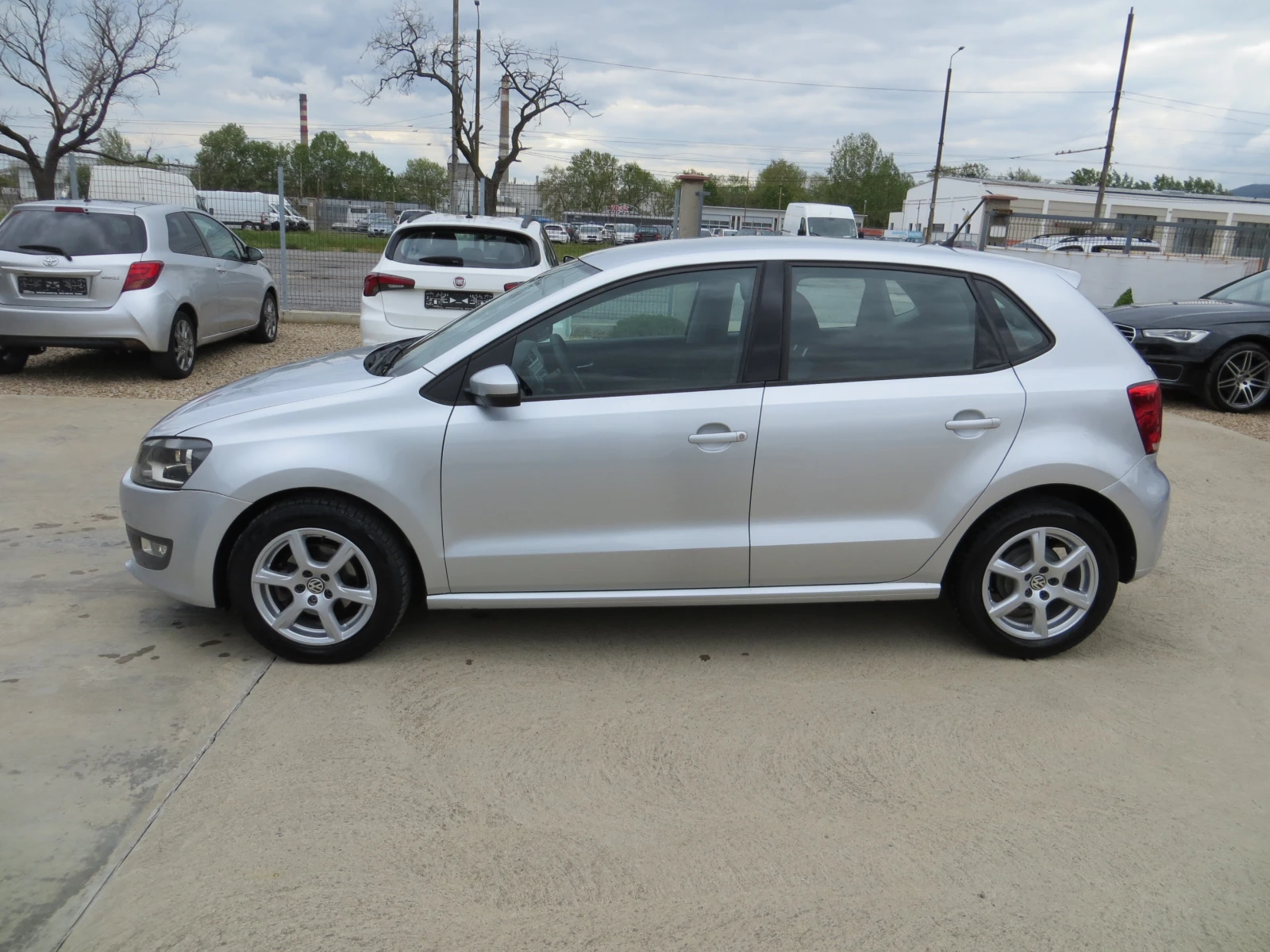 VW Polo 1.2i-СЕРВИЗНА ИСТОРИЯ-ЕВРО-5А, снимка 7 - Автомобили и джипове - 54385919