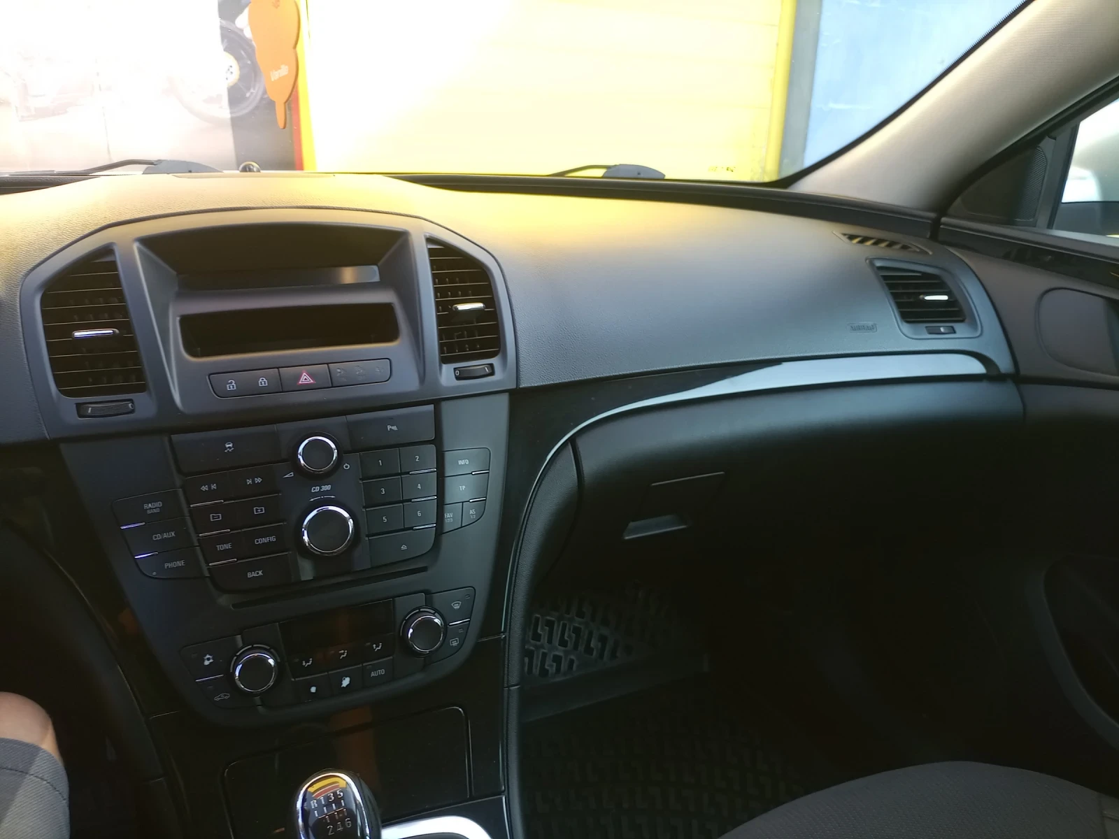 Opel Insignia Дизел, снимка 4 - Автомобили и джипове - 54394569