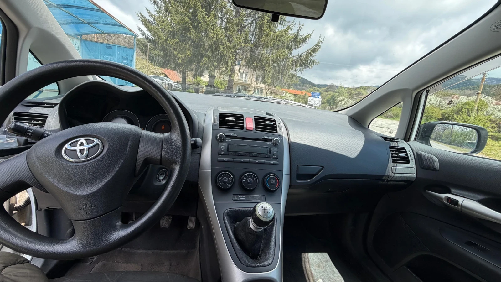 Toyota Auris, снимка 8 - Автомобили и джипове - 54401928