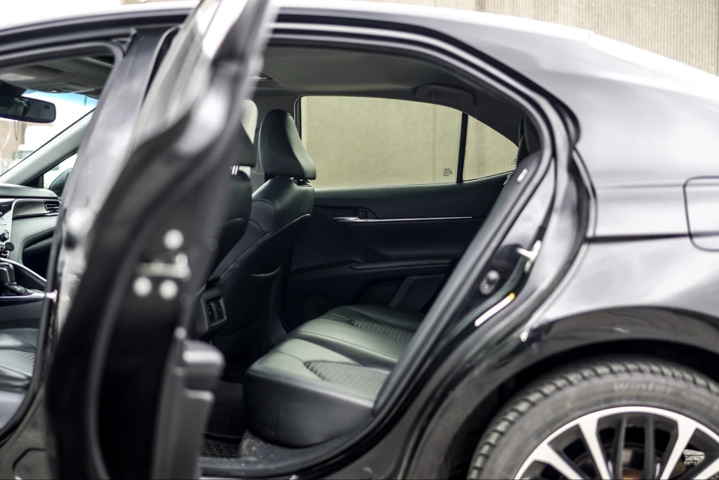 Toyota Camry SE | Sunroof | Heated Seats  | Mobile.bg � ����������� 6