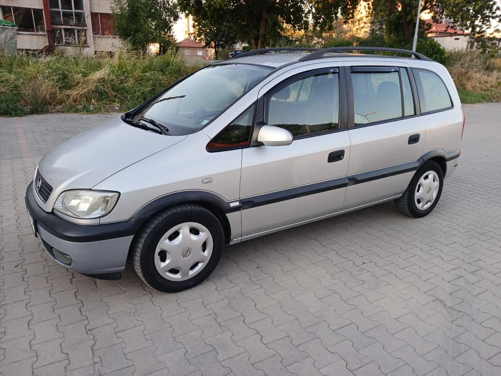 Opel Zafira, снимка 3 - Автомобили и джипове - 55249342