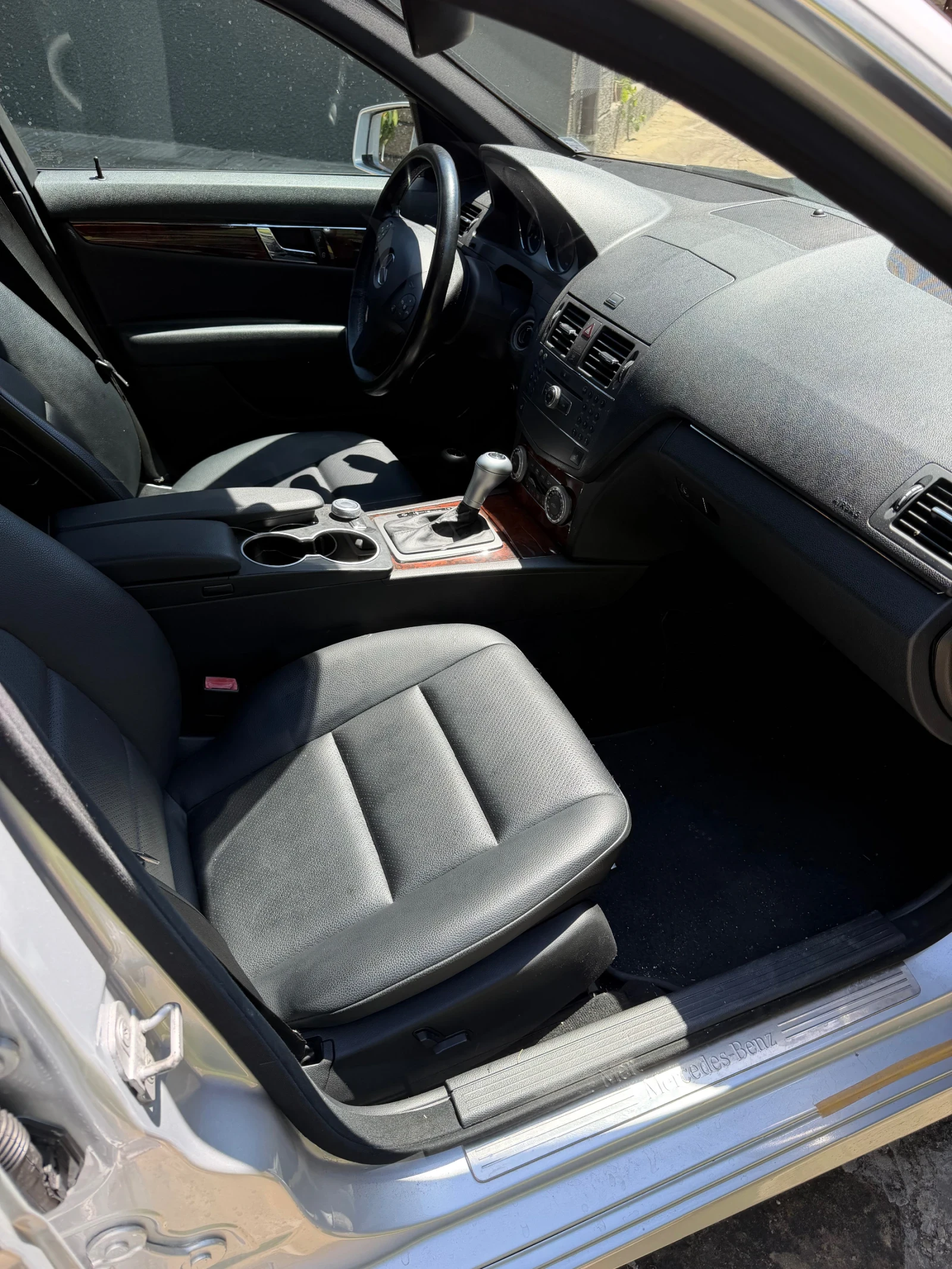 Mercedes-Benz C 300 AMG 4 matic, снимка 5 - Автомобили и джипове - 55445983