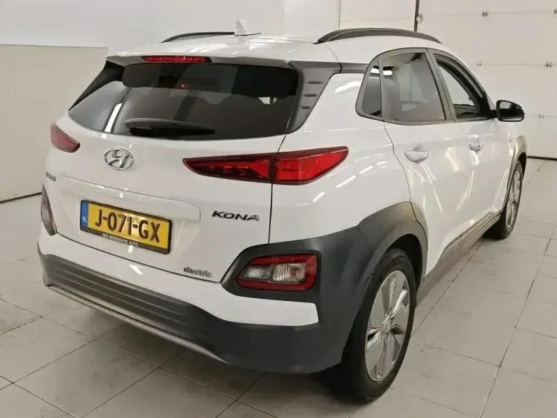 Hyundai Kona 64KW/SOH100%/BLUELINK OЧАКВАН ВНОС!, снимка 4 - Автомобили и джипове - 53072919