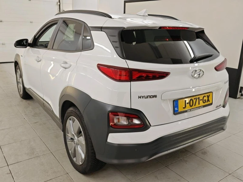 Hyundai Kona 64KW/SOH100%/BLUELINK OЧАКВАН ВНОС!, снимка 3 - Автомобили и джипове - 53072919