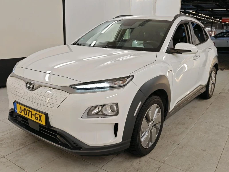 Hyundai Kona 64KW/SOH100%/BLUELINK OЧАКВАН ВНОС!, снимка 2 - Автомобили и джипове - 53072919