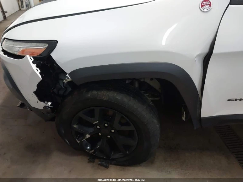 Jeep Cherokee 3.2L V-6 DOHC, 271HP 4X4 Drive, снимка 13 - Автомобили и джипове - 53576074