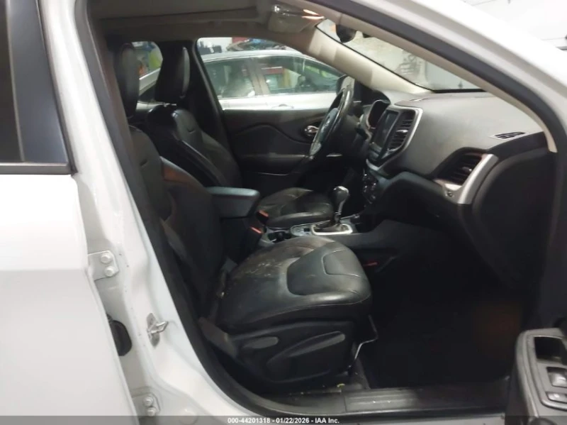 Jeep Cherokee 3.2L V-6 DOHC, 271HP 4X4 Drive, снимка 12 - Автомобили и джипове - 53576074