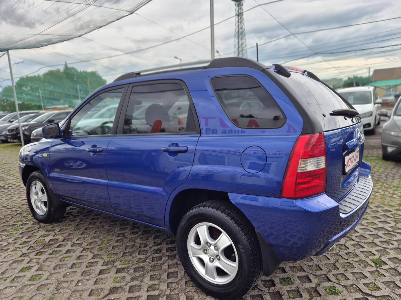 Kia Sportage 2.0D-AUTOMATIC-4X4 - изображение 2