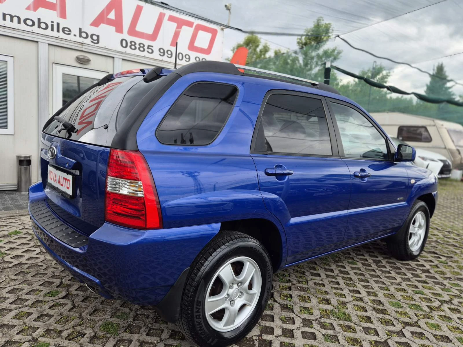 Kia Sportage 2.0D-AUTOMATIC-4X4 - изображение 4