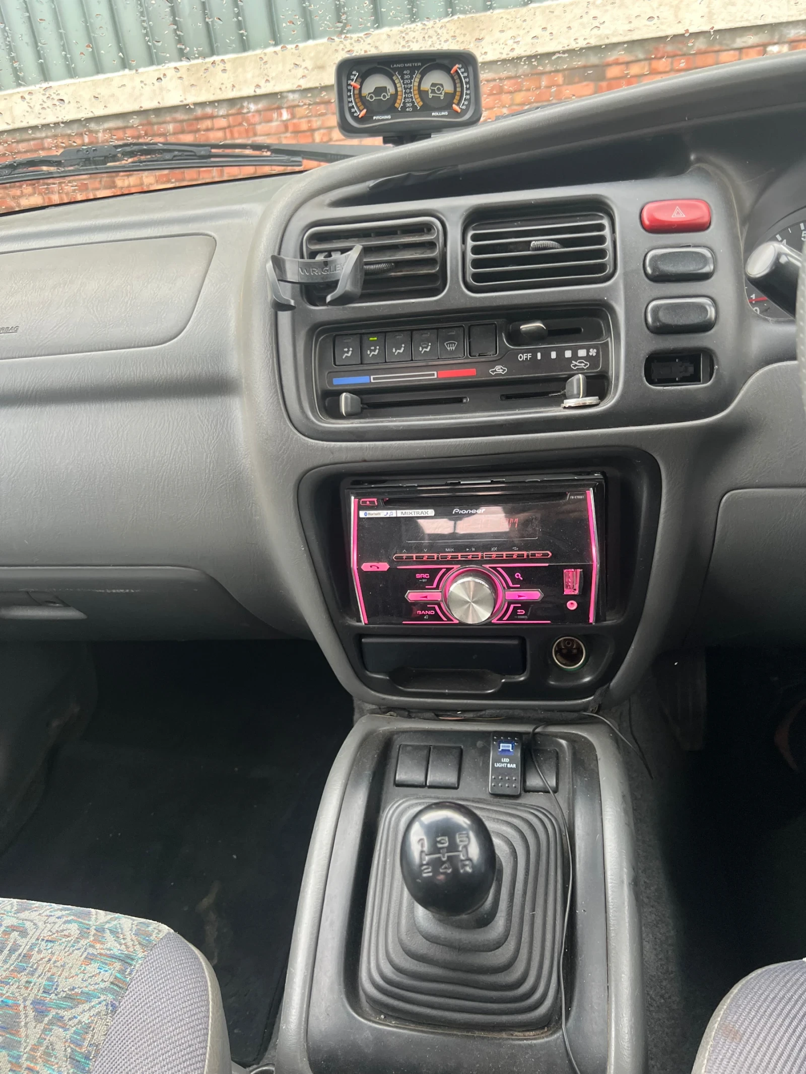 Suzuki Grand vitara Suzuki Grand Vitara 1.6 4x4 / Лебедка / + 5см лифт, снимка 11 - Автомобили и джипове - 53773187