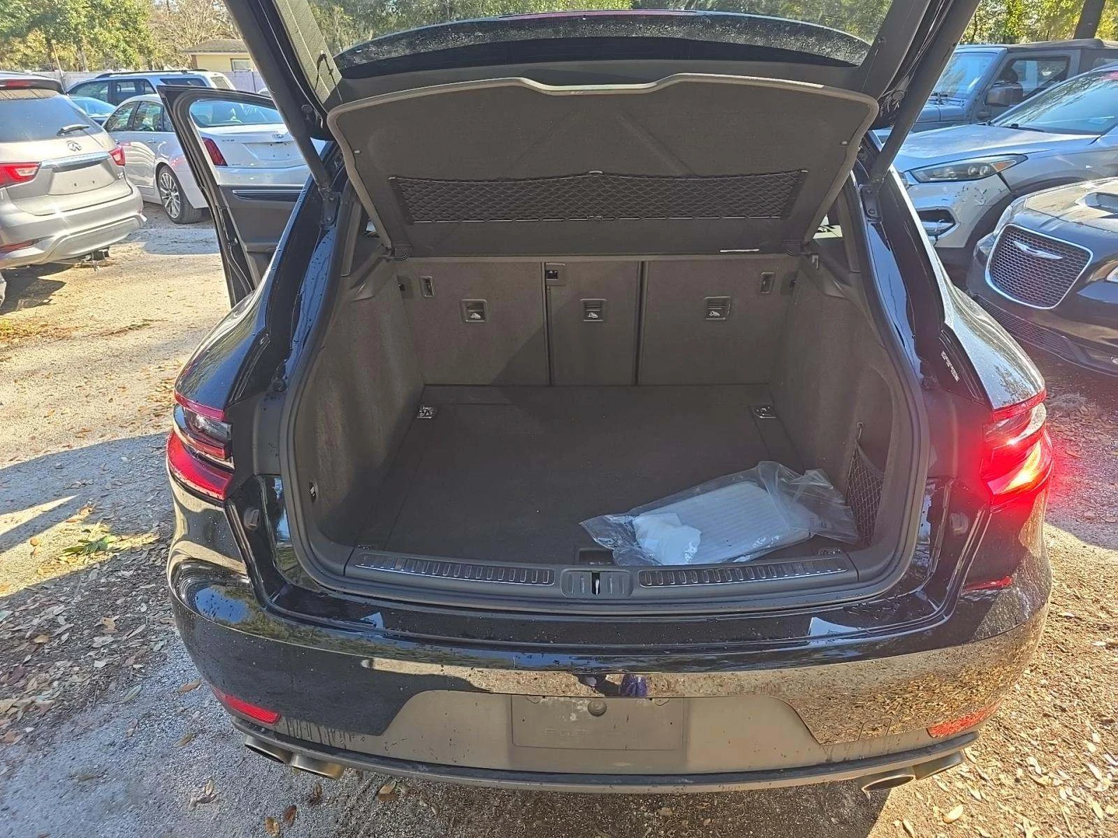 Porsche Macan S* PDK* ПОДГРЕВ* КАМЕРА* КЕЙЛЕС* LANE* ASSIST, снимка 13 - Автомобили и джипове - 53801100