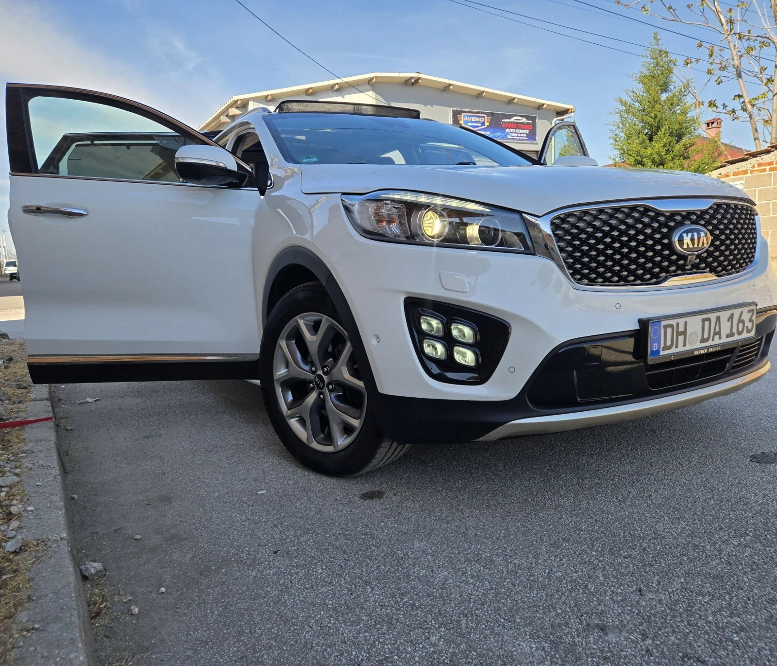 Kia Sorento FULL 2.2CRDI PLATINIUM 4x4 FACELIFT WAZE CARPLAY , снимка 3 - Автомобили и джипове - 54305180
