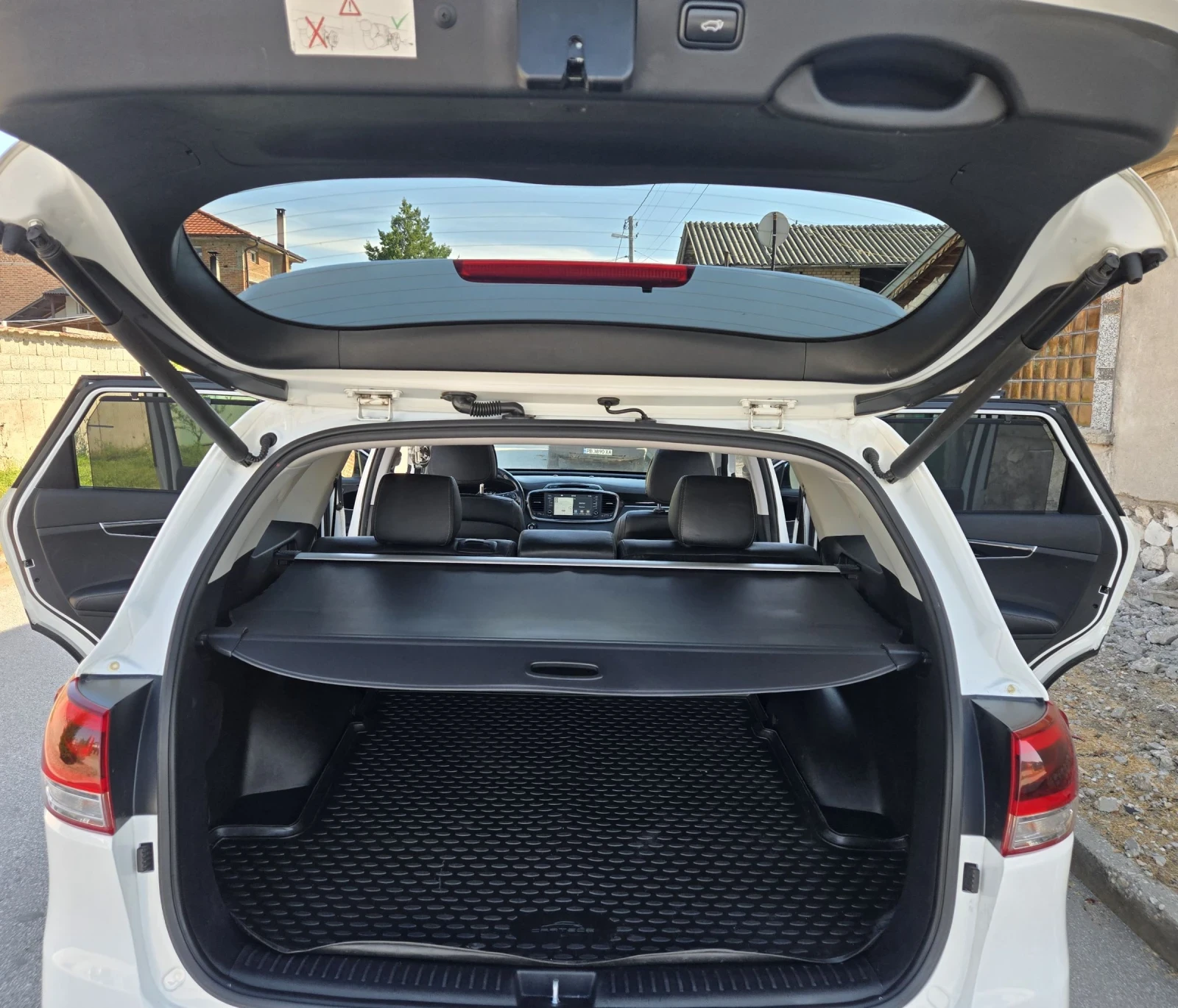 Kia Sorento FULL 2.2CRDI PLATINIUM 4x4 FACELIFT WAZE CARPLAY , снимка 10 - Автомобили и джипове - 54305180