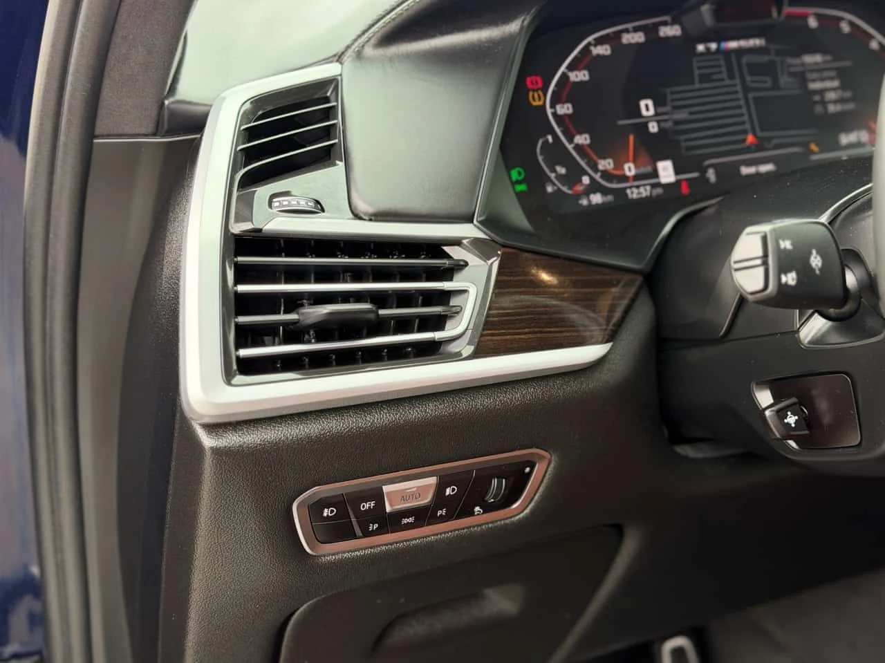 BMW X7 M50i| DISTRONIC| LASER| 360| SKY LOUNGE| SWAROVSKI, снимка 10 - Автомобили и джипове - 54597931