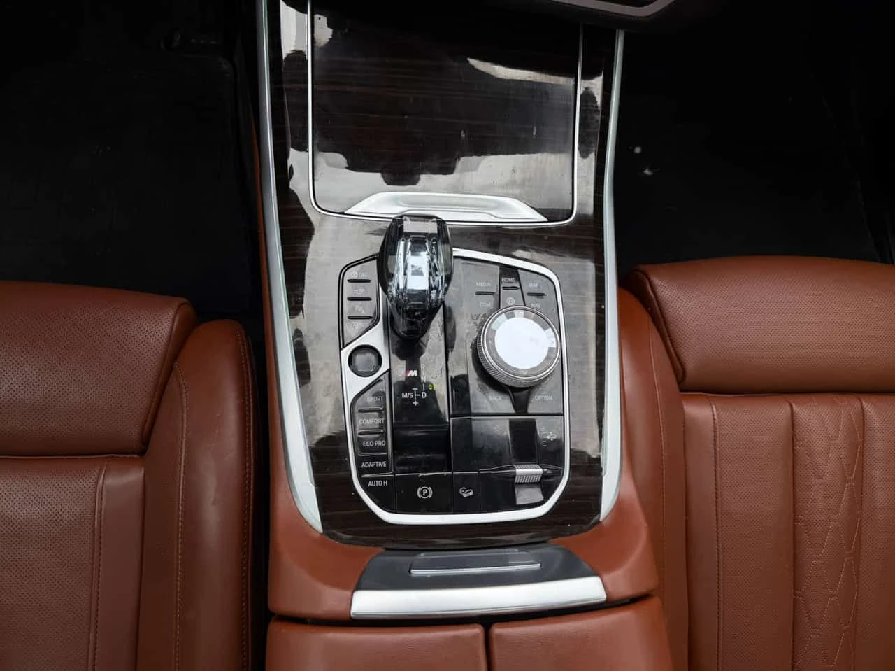 BMW X7 M50i| DISTRONIC| LASER| 360| SKY LOUNGE| SWAROVSKI, снимка 15 - Автомобили и джипове - 54597931