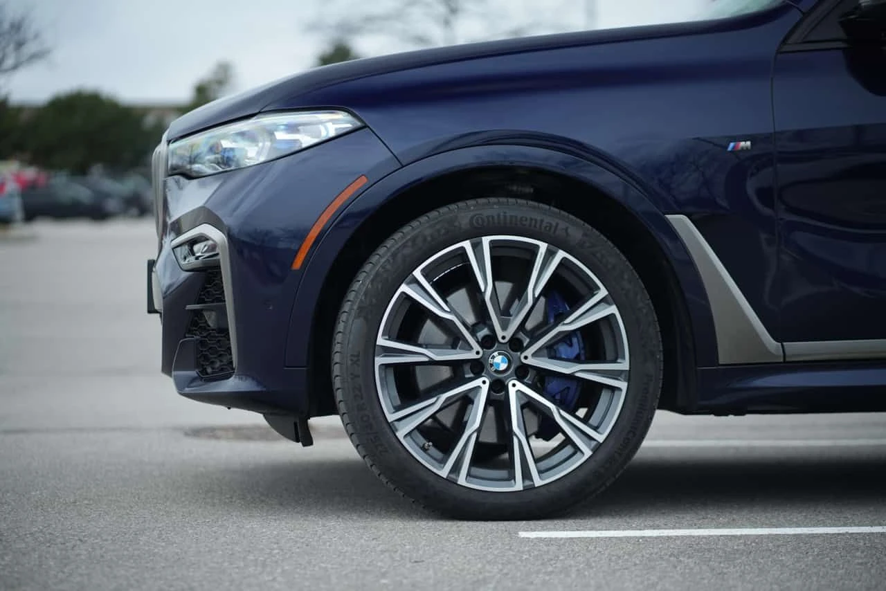 BMW X7 M50i| DISTRONIC| LASER| 360| SKY LOUNGE| SWAROVSKI, снимка 3 - Автомобили и джипове - 54597931