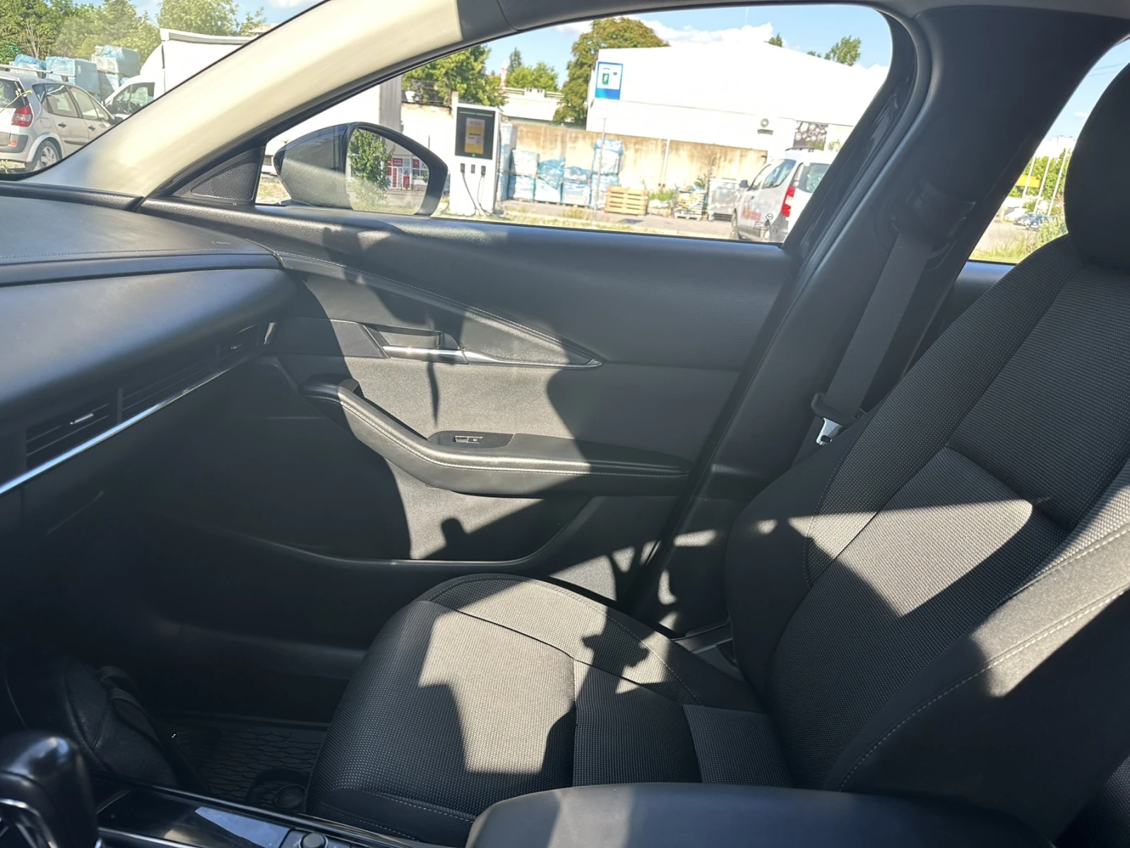 Mazda CX-30 първи собственик 37800 реални км, снимка 5 - Автомобили и джипове - 55093530