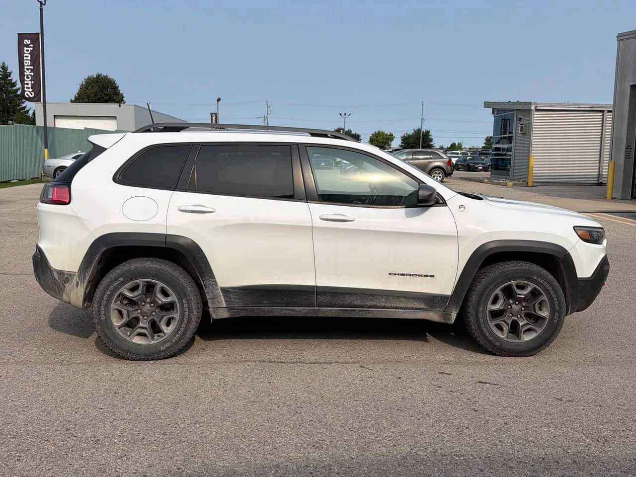 Jeep Cherokee Trailhawk | CARFAX | АВТОФИНАНСИРАНЕ, снимка 4 - Автомобили и джипове - 55631499