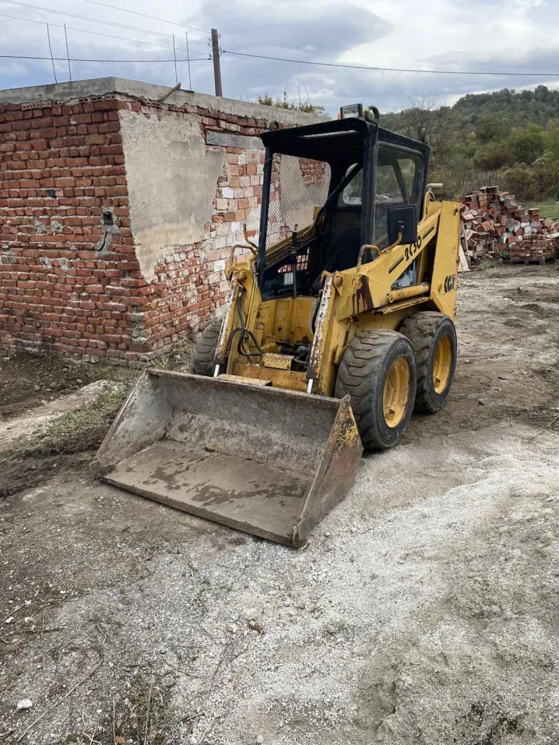 Мини челни товарачи Cat