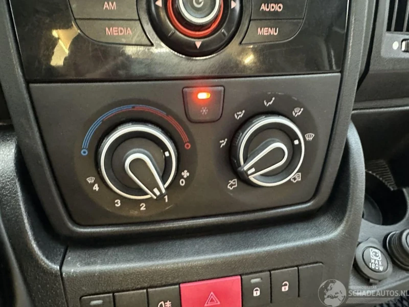 Кемпер Peugeot СПЕЦИАЛЕН АВТОМОБИЛ М1 2+ 1, снимка 13 - Каравани и кемпери - 52530524