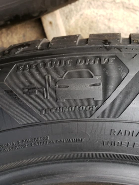 Гуми Зимни 245/55R17, снимка 8 - Гуми и джанти - 52479633