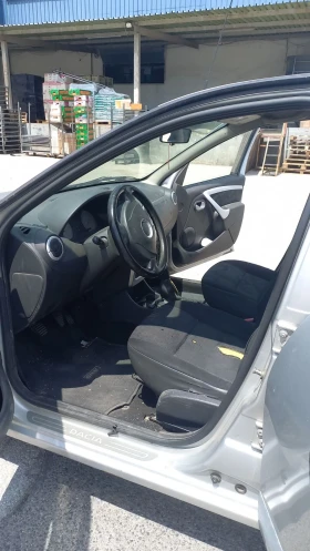 Dacia Sandero 1.4 / | Mobile.bg    2
