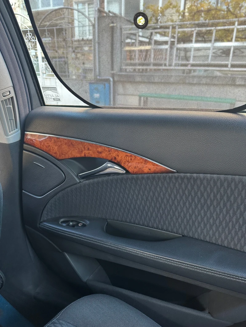 Mercedes-Benz E 320 N, снимка 6 - Автомобили и джипове - 52366297