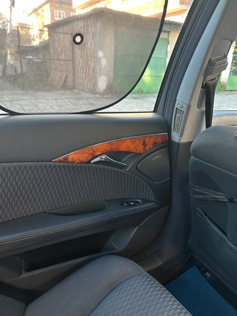 Mercedes-Benz E 320 N, снимка 5 - Автомобили и джипове - 52366297