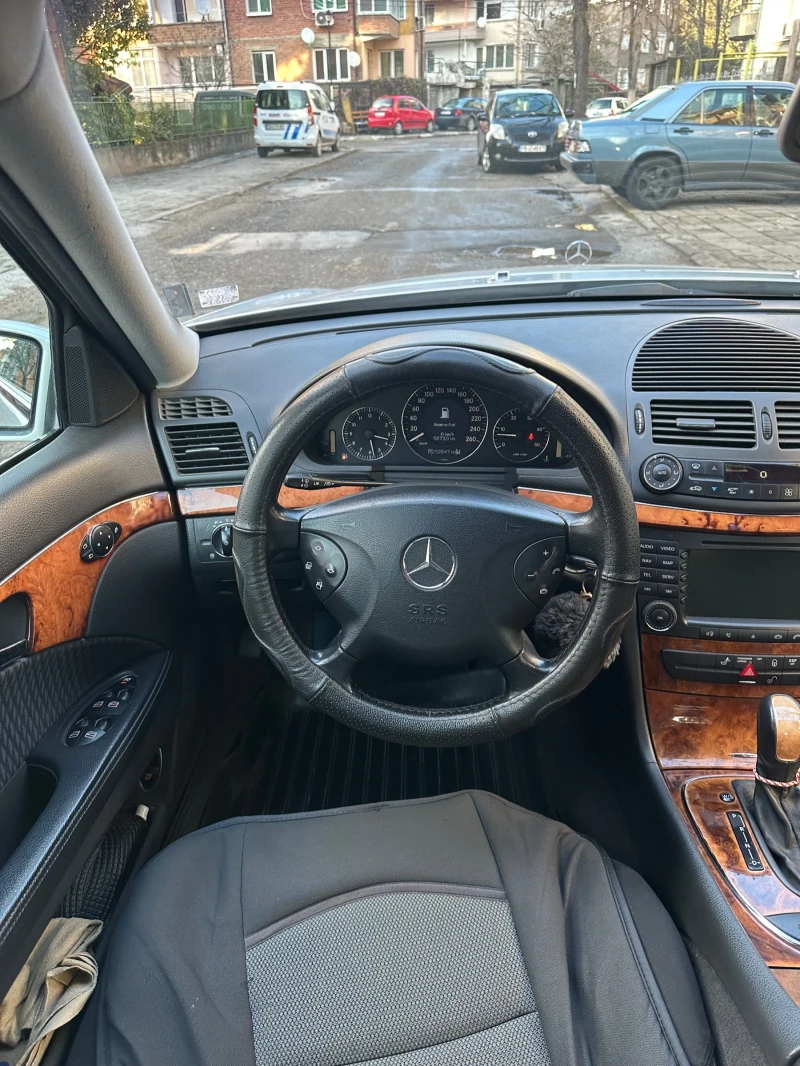 Mercedes-Benz E 320 N, снимка 9 - Автомобили и джипове - 52366297